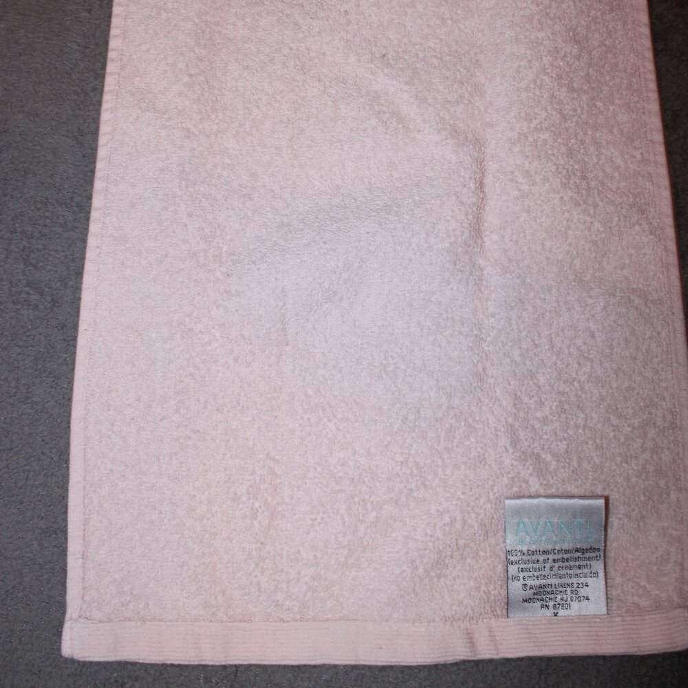 Avanti Pink Lace Trimmed towel set - Picture 3 of 4